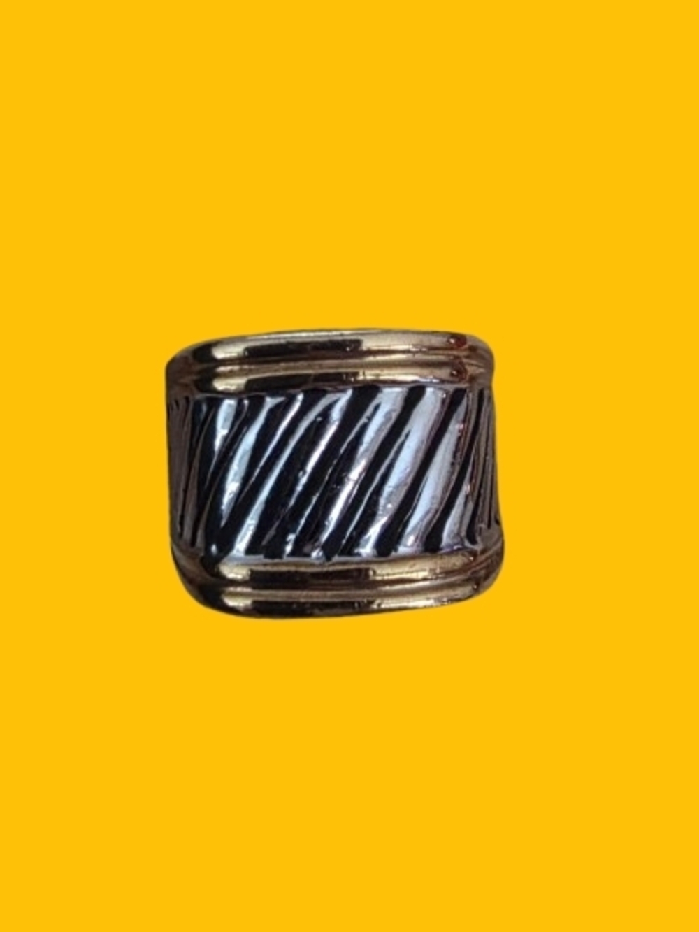 π£ Classic Y2K Two Tone Ribbed Cigar Chunky Ring Size 7 Designer Look π Fashion - Picture 4 of 5